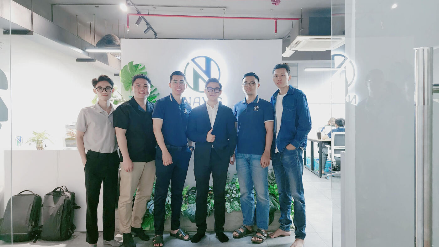 Đại diện MONA gặp gỡ đối tác tại văn phòng công ty NAVIS
